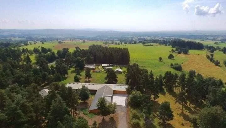 Vue d’ensemble du Village Équi-Nature à Chalinargues